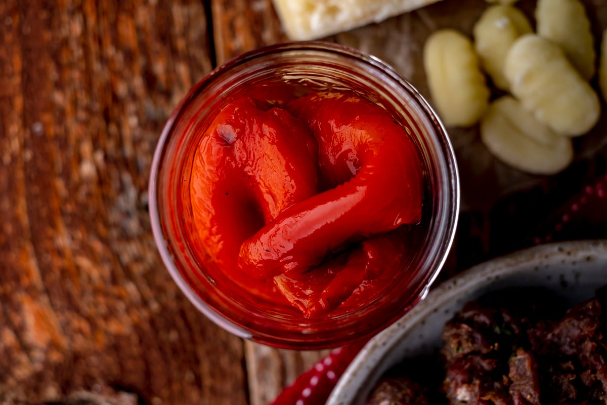 roasted red pepper in jar.