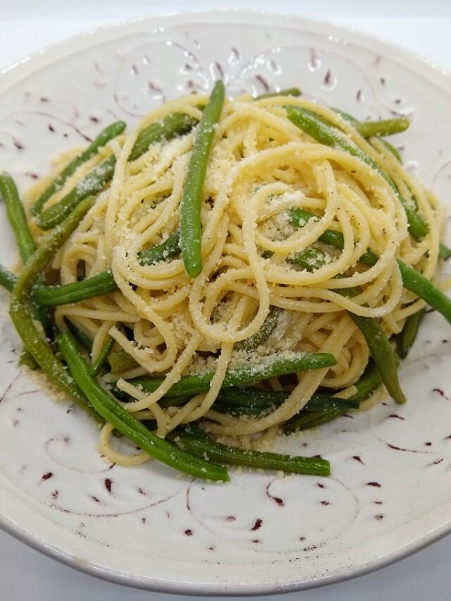 Pasta Aglio e Olio with green beans