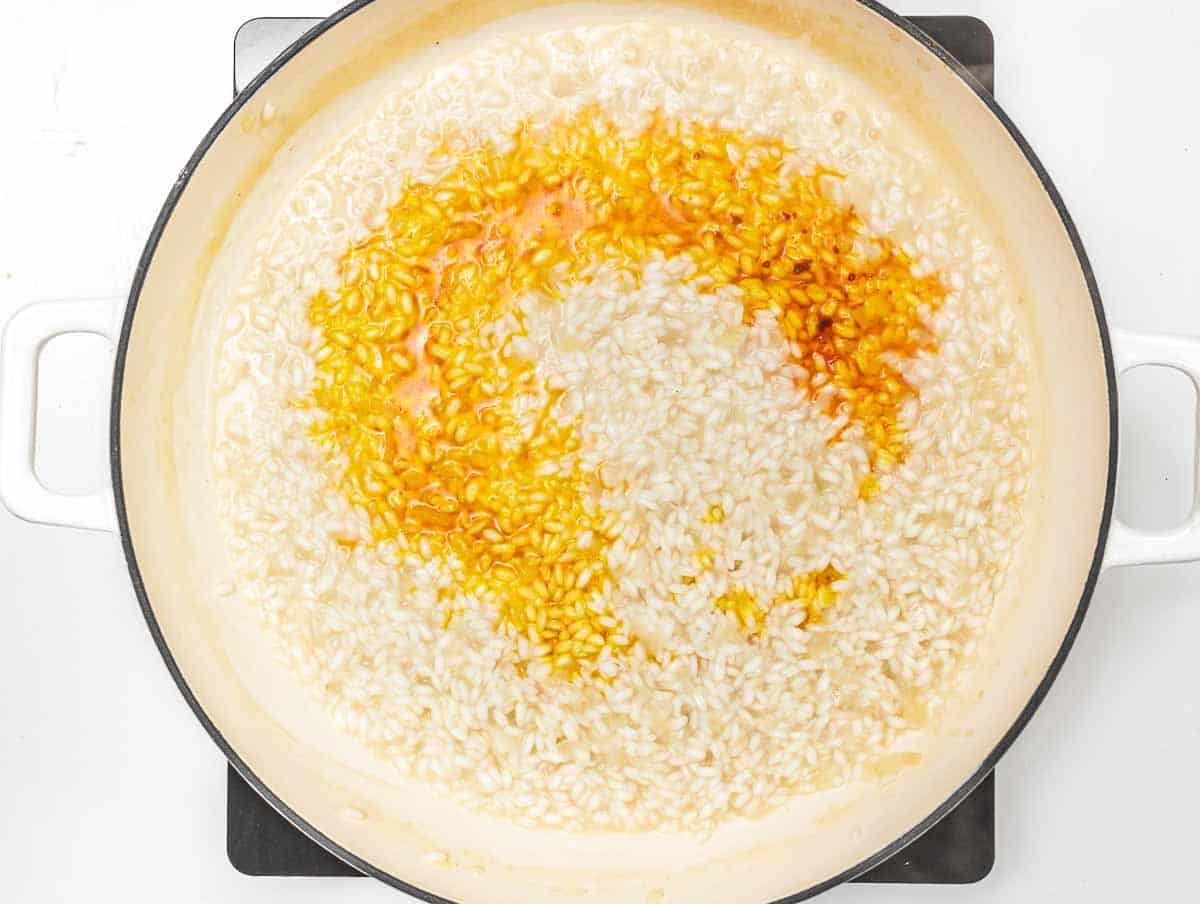 saffron added to risotto rice