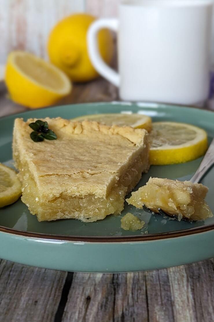 Shortcrust pie with lemon filling