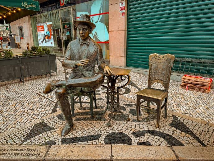 Fernando Pessoa statue Lisbon 