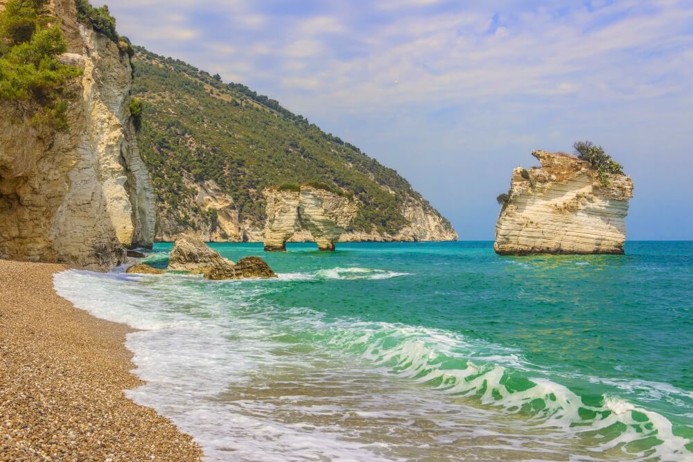 Najpiekniękjsze plaże Apulii. Baia delle Zagare, Mattinata, Apulia