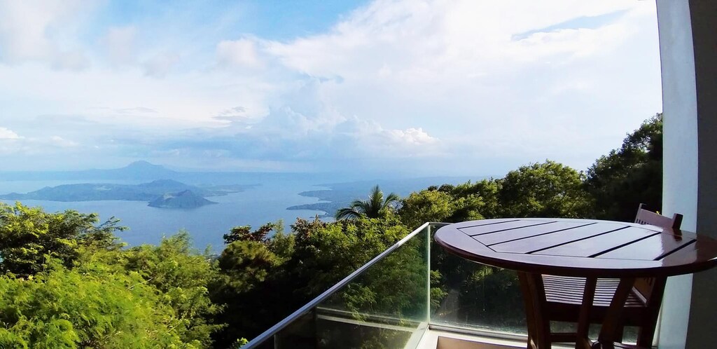 The Carmelence View Villa, Tagaytay Hotels with Taal Lake