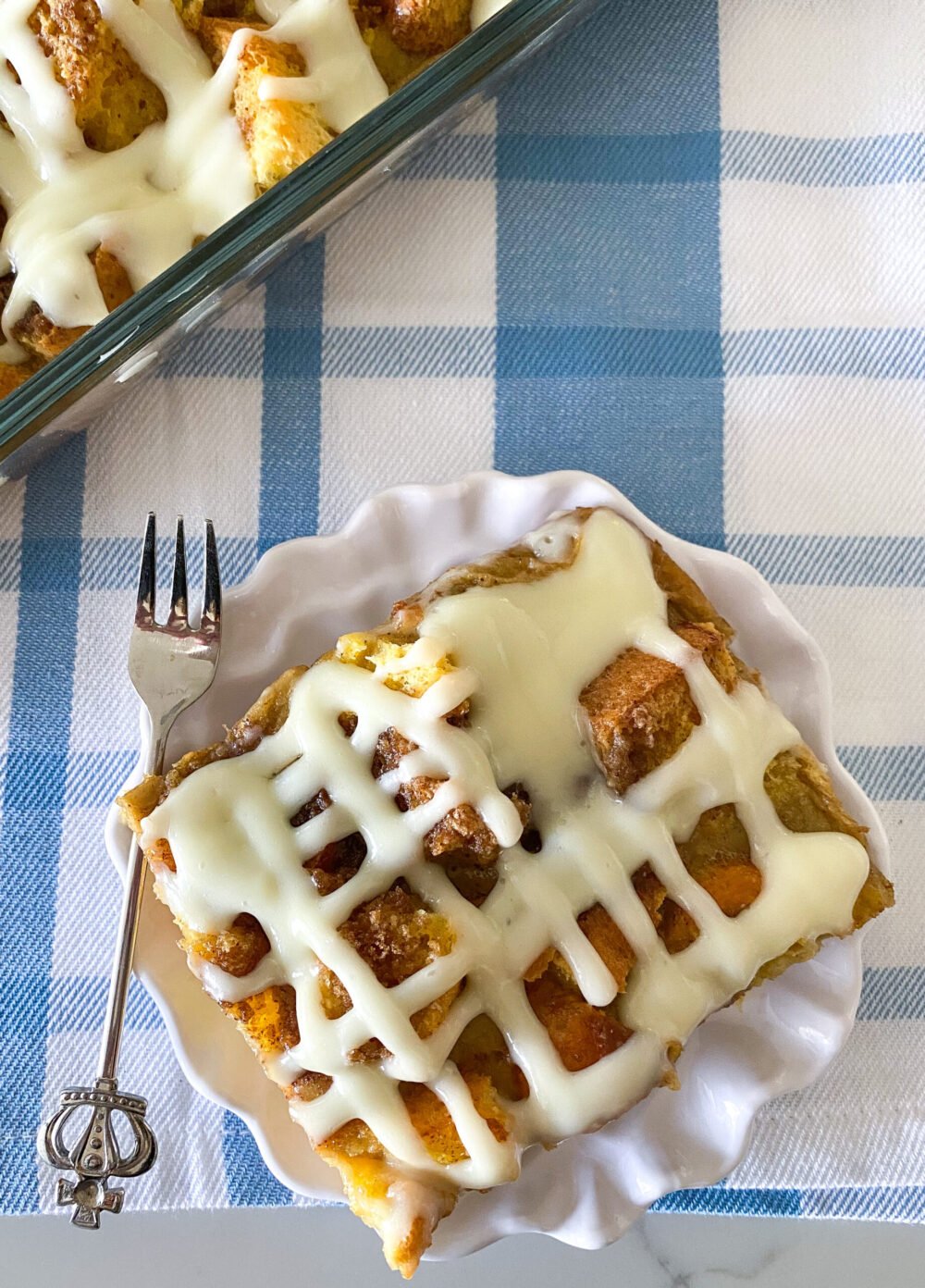 cutting cinnamon roll french toast bake into squares