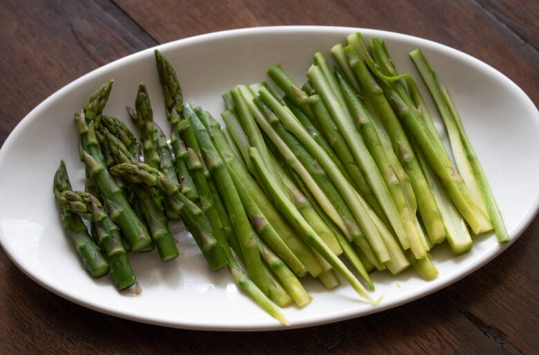 steamed asparagus sliced