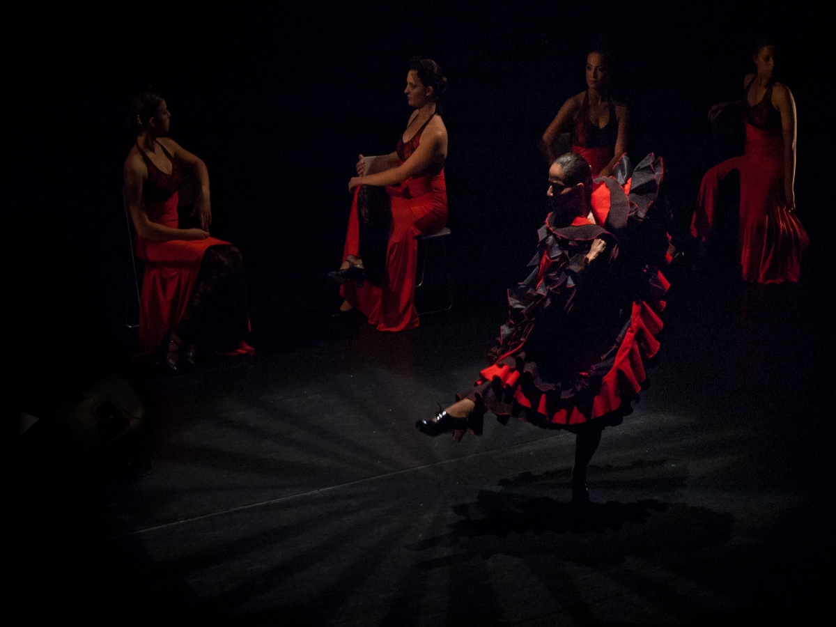 flamenco dancers in black and red dancing with skirts twirling
