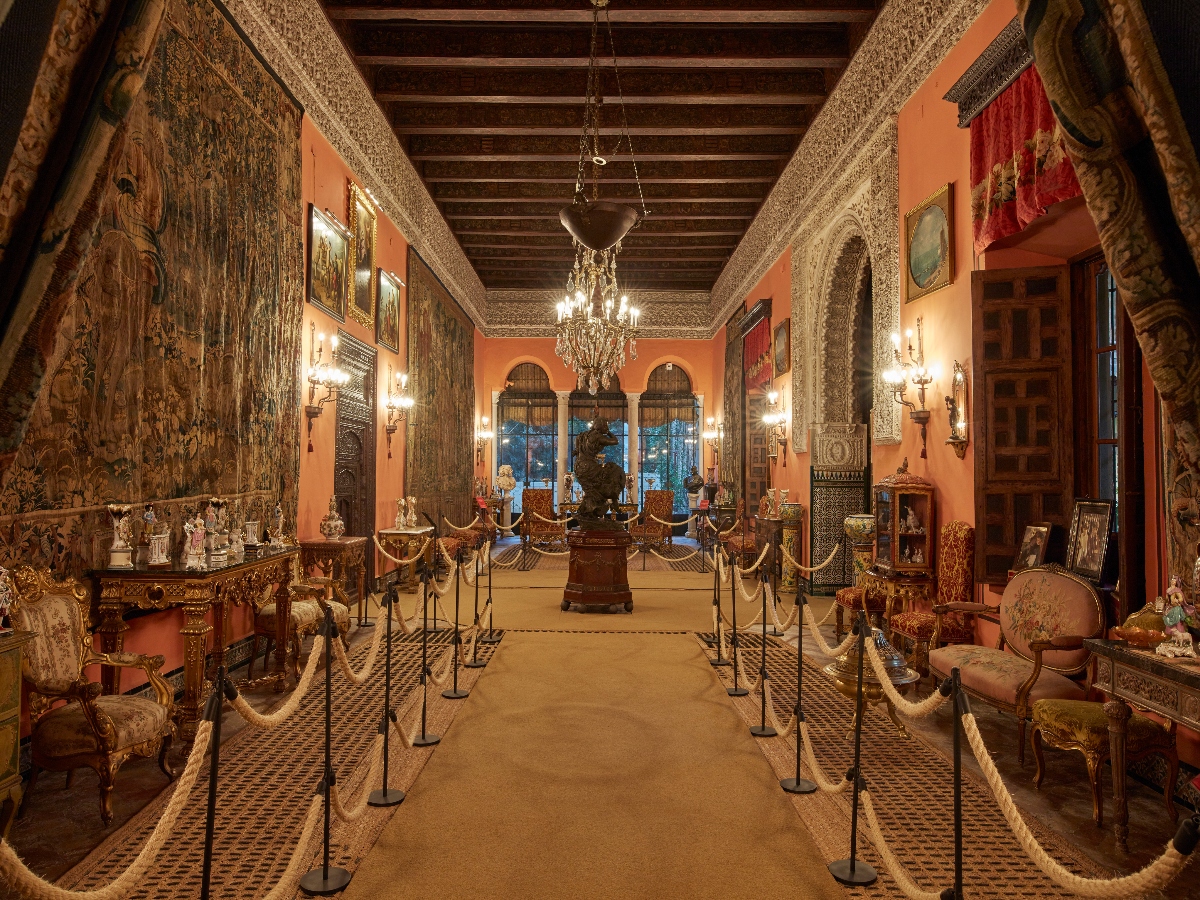 dark hall lit up inside palacio de las duenas